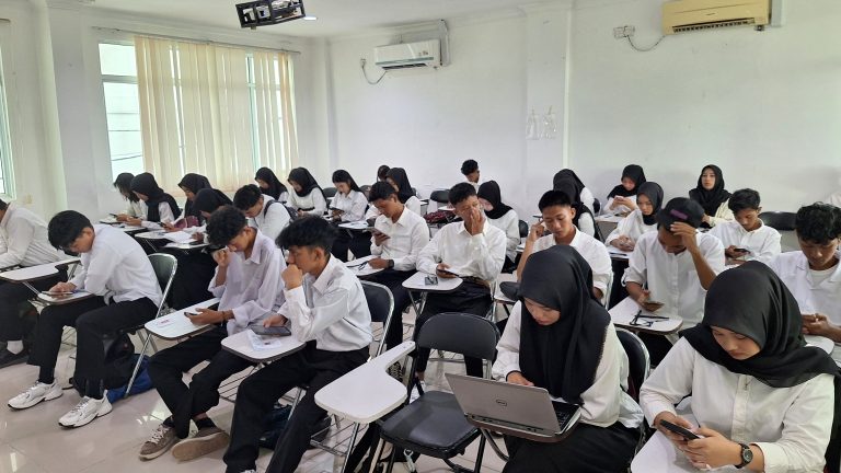 FEB Universitas Ibnu Sina Sukses Gelar Tes Penerimaan Mahasiswa Baru Gelombang 2 Berbasis CBT