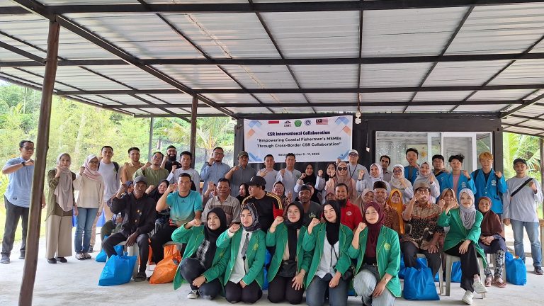 Universitas Ibnu Sina, UMRAH, dan UMT Gelar CSR International Collaboration di Kampung Terih, Batam