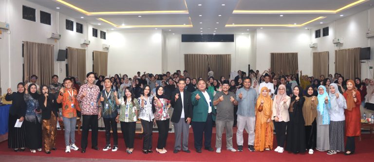 FEB UIS dan Asli Gadai Jalin Kolaborasi: Seminar Literasi Keuangan dan Pemberian Beasiswa untuk Mahasiswa Berprestasi